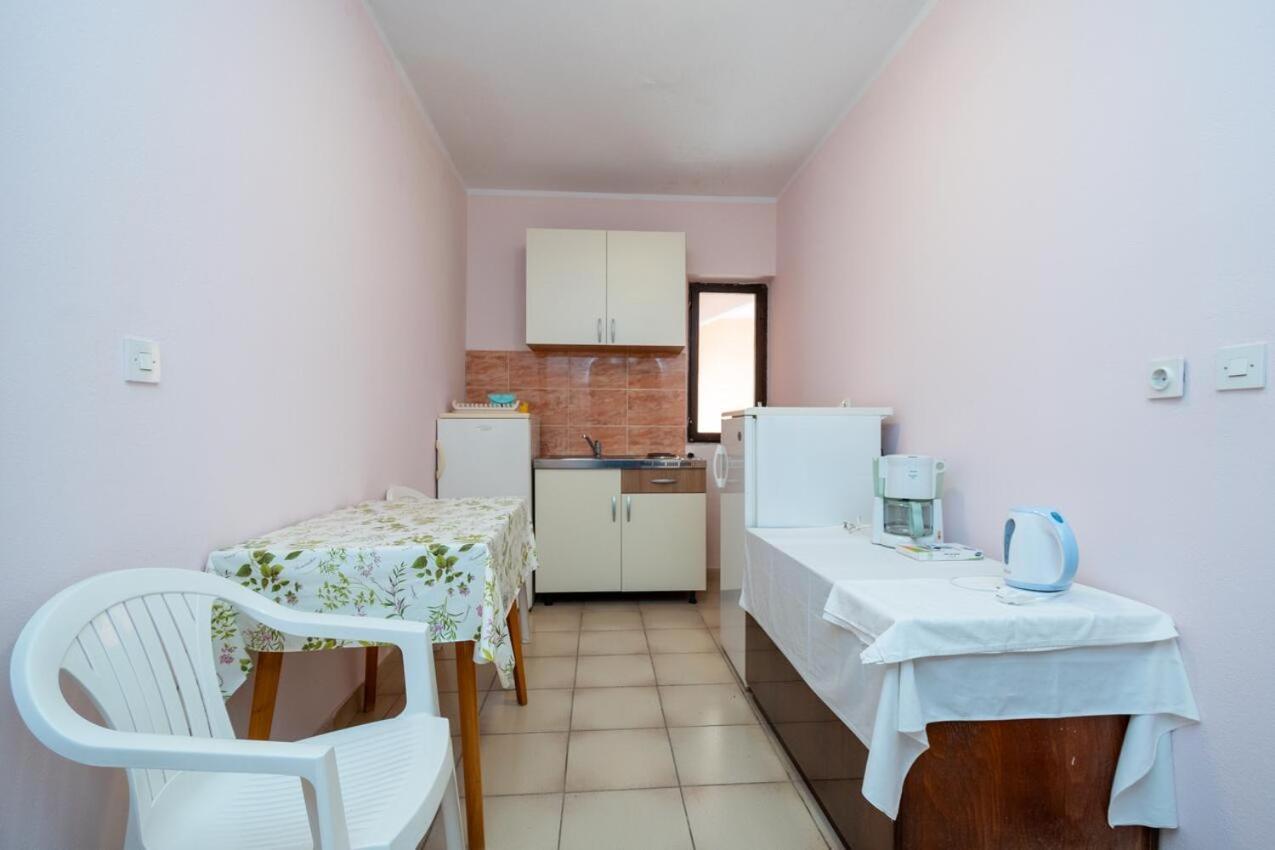 Double Room Zubovici 16063A Luaran gambar